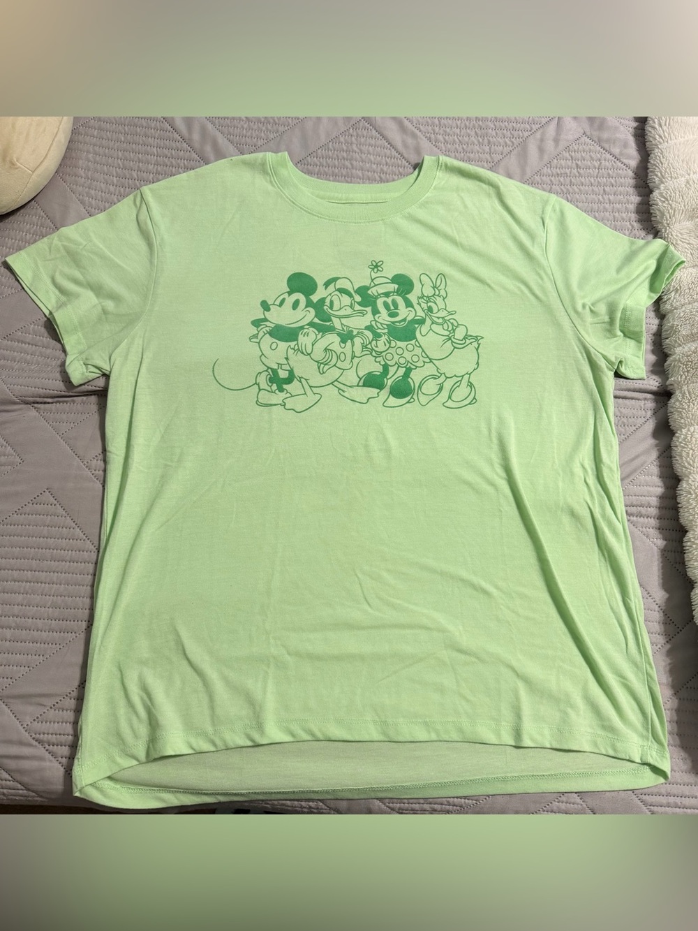 NWOT Disney Mickey and Friends Minnie Mouse Donald Daisy Green Graphic Shirt XL